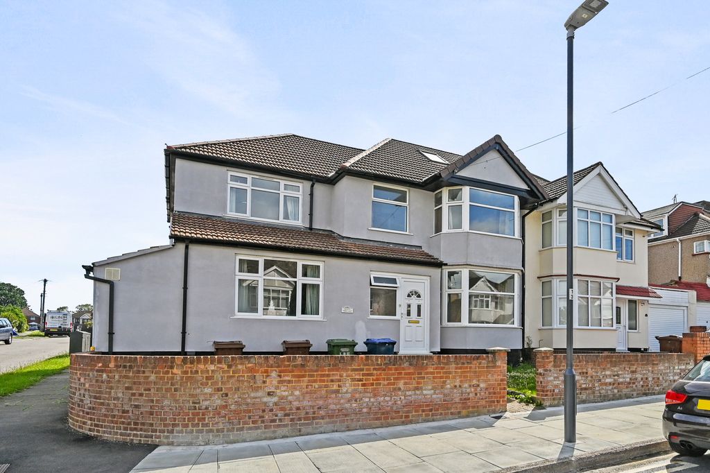 Property photo 1 of 12 Rccs- 70 Park Lane- Exterior 1 (1)