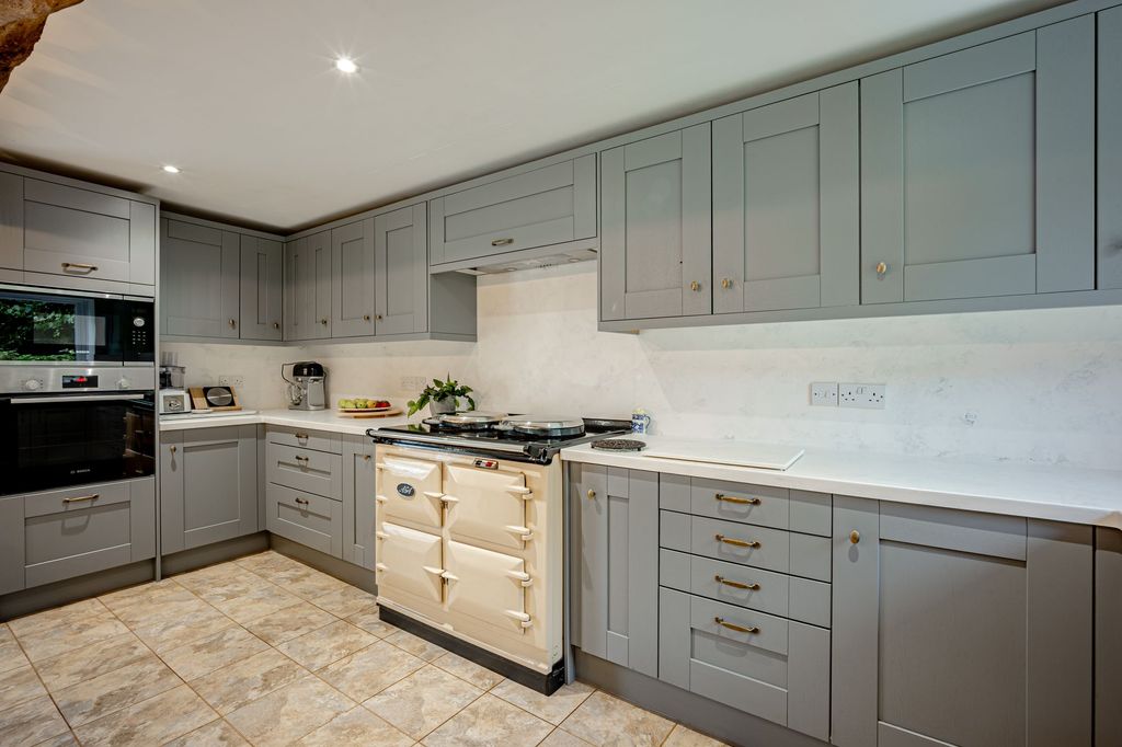 Property photo 3 of 44