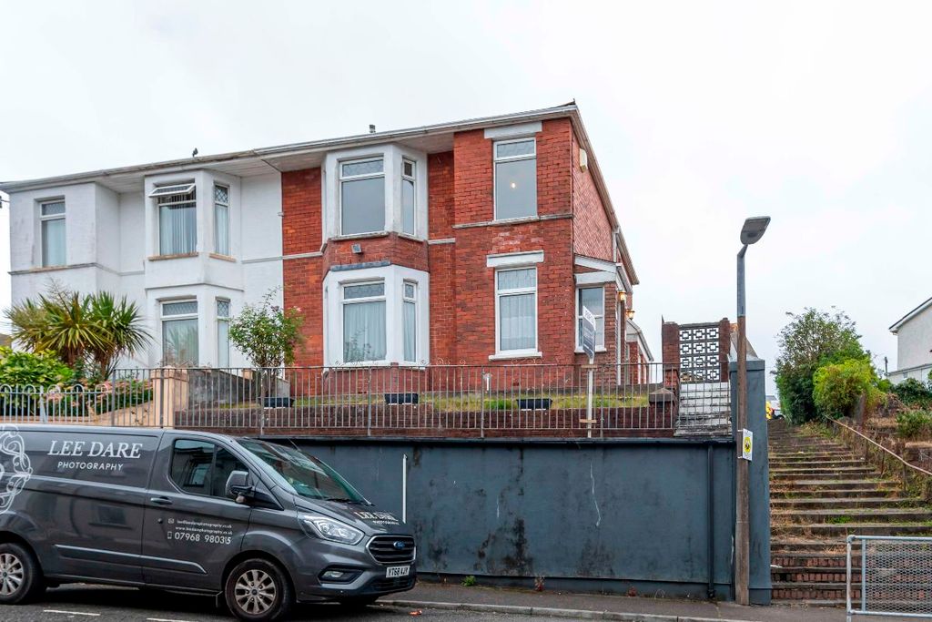Property photo 1 of 31