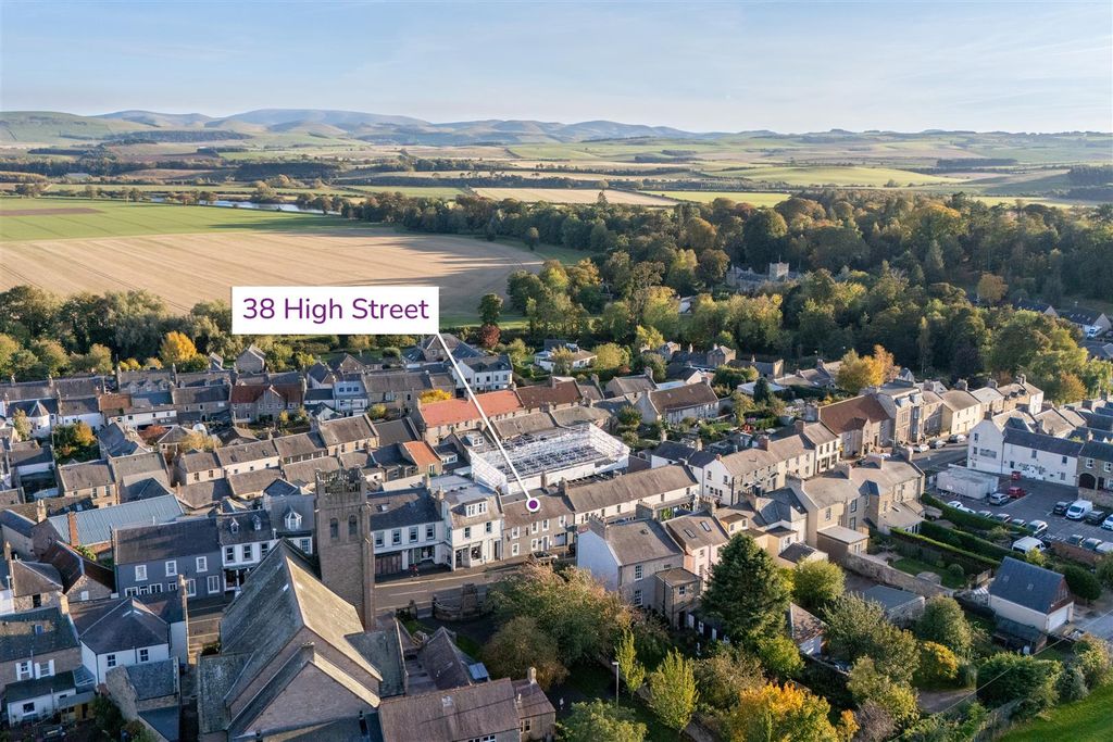 Property photo 2 of 22 38_High-Street_Coldstream-02.Jpg