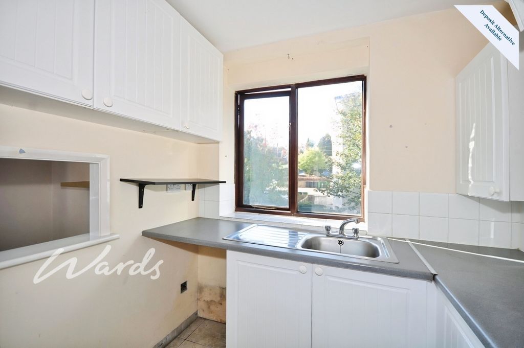 Property photo 2 of 11 Kitchen
