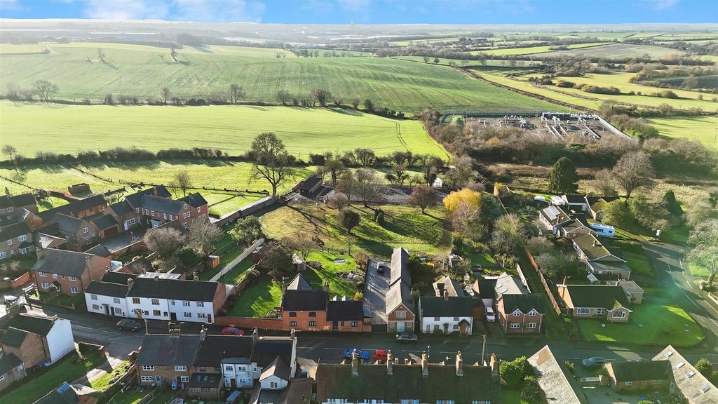 Property photo 3 of 63 c5.Jpg