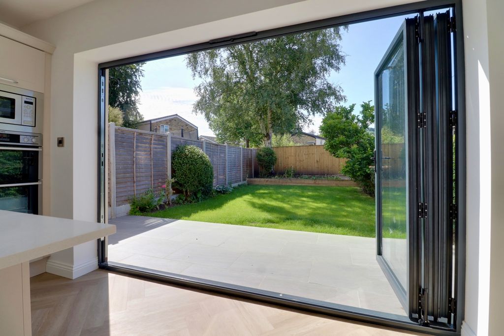Property photo 3 of 23 Bi-Folding Doors To South-Facing Patio