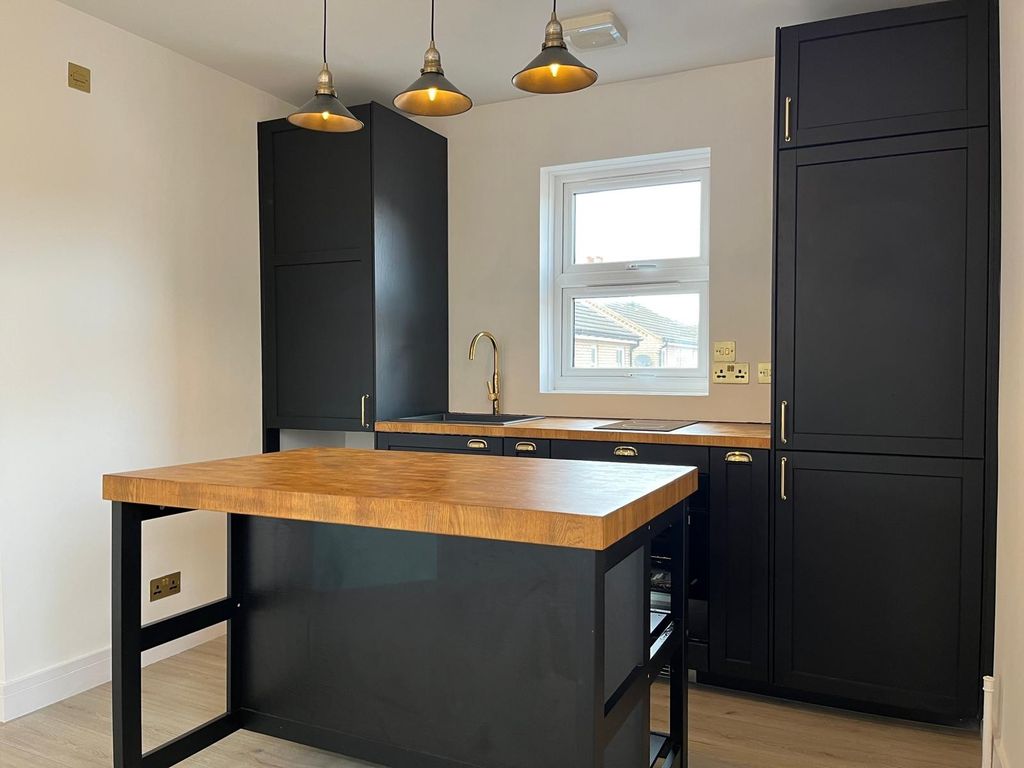 Property photo 2 of 12 9