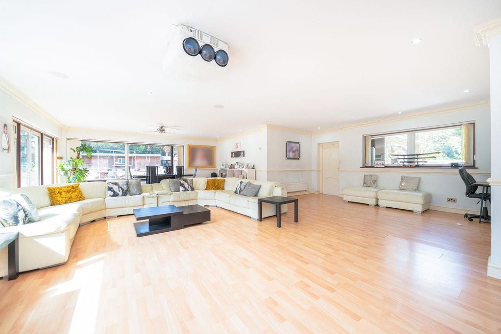Property photo 2 of 29