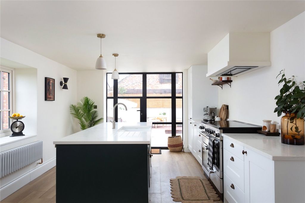 Property photo 3 of 14 Kitchen