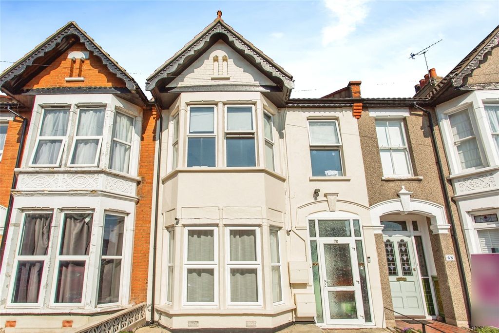 Property photo 1 of 17 Exterior