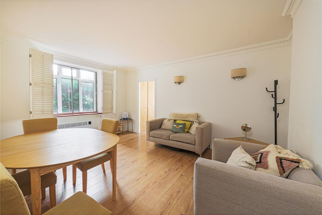 Property photo 2 of 15 7 Millbrooke Ct Rec 1.Jpg