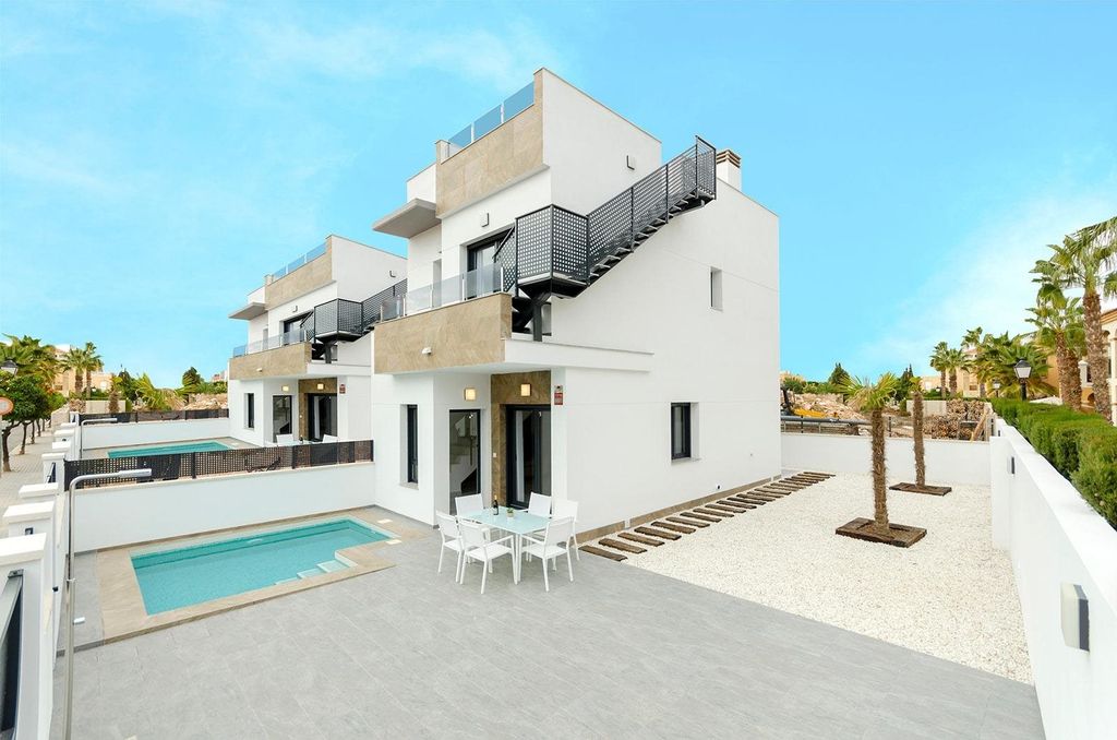 Property photo 1 of 46 Villa In Torrevieja N7949