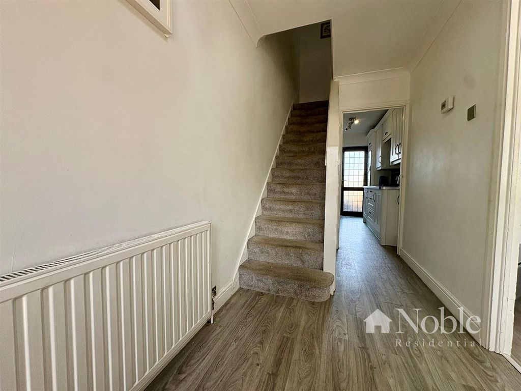 Property photo 2 of 20 Entrance Hall