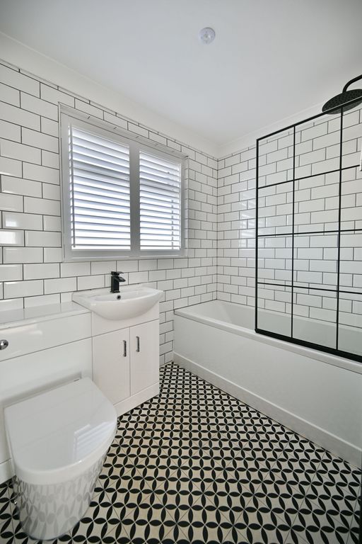 Property photo 2 of 27