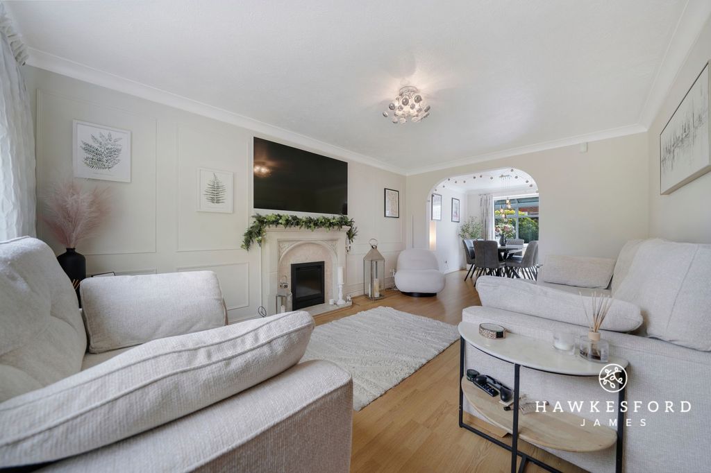 Property photo 2 of 31 Cinnabar Drive, Sittingbourne - Lounge