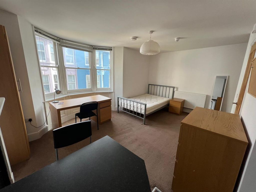 Property photo 1 of 7 Studio
