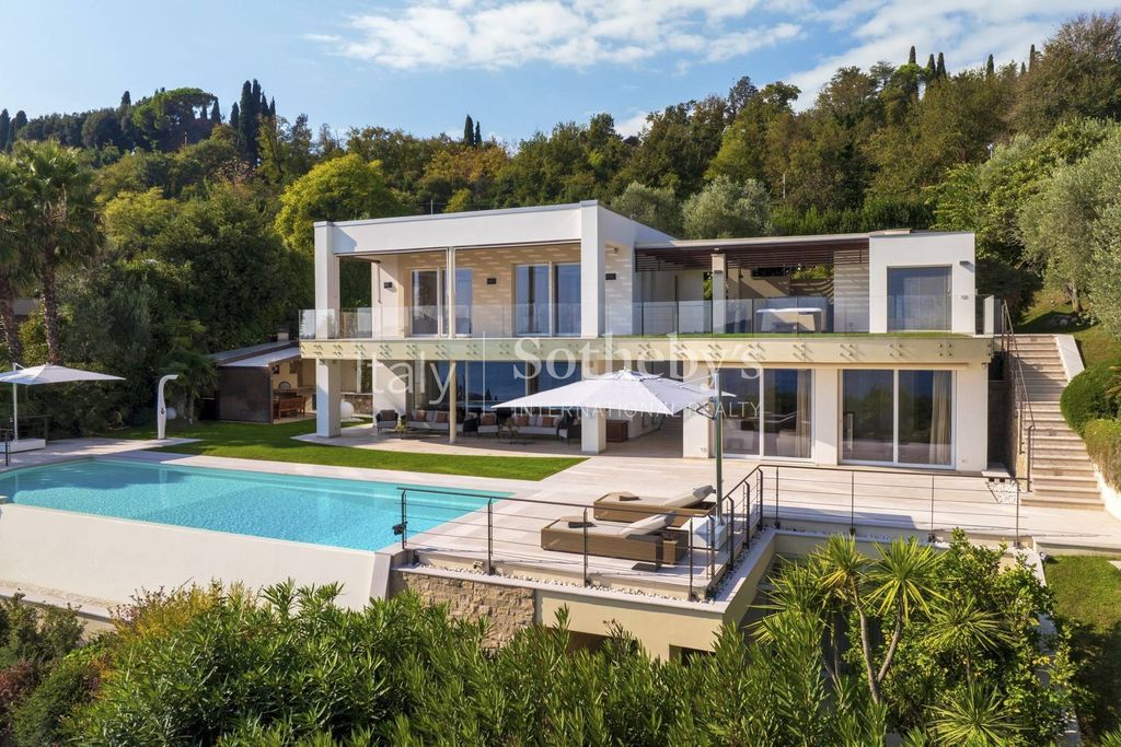 Property photo 2 of 27