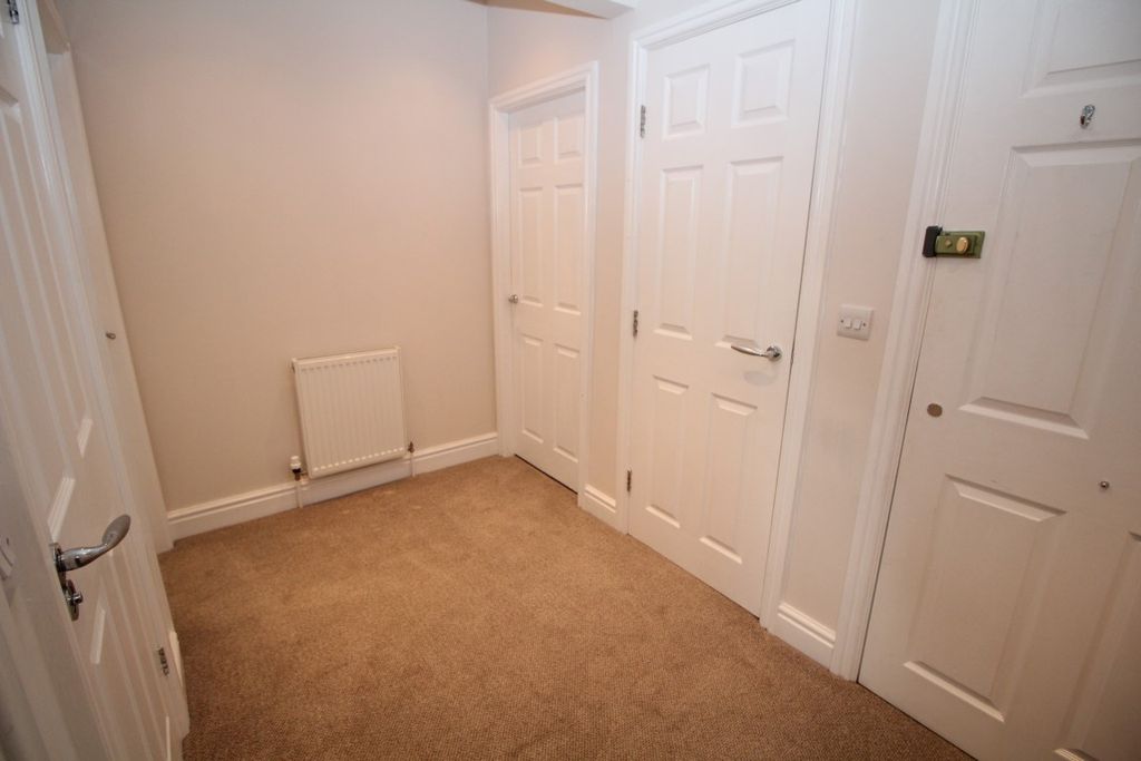 Property photo 2 of 9 Hallway
