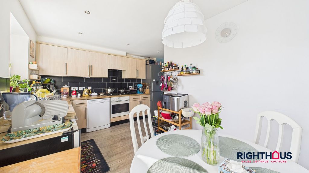 Property photo 2 of 20