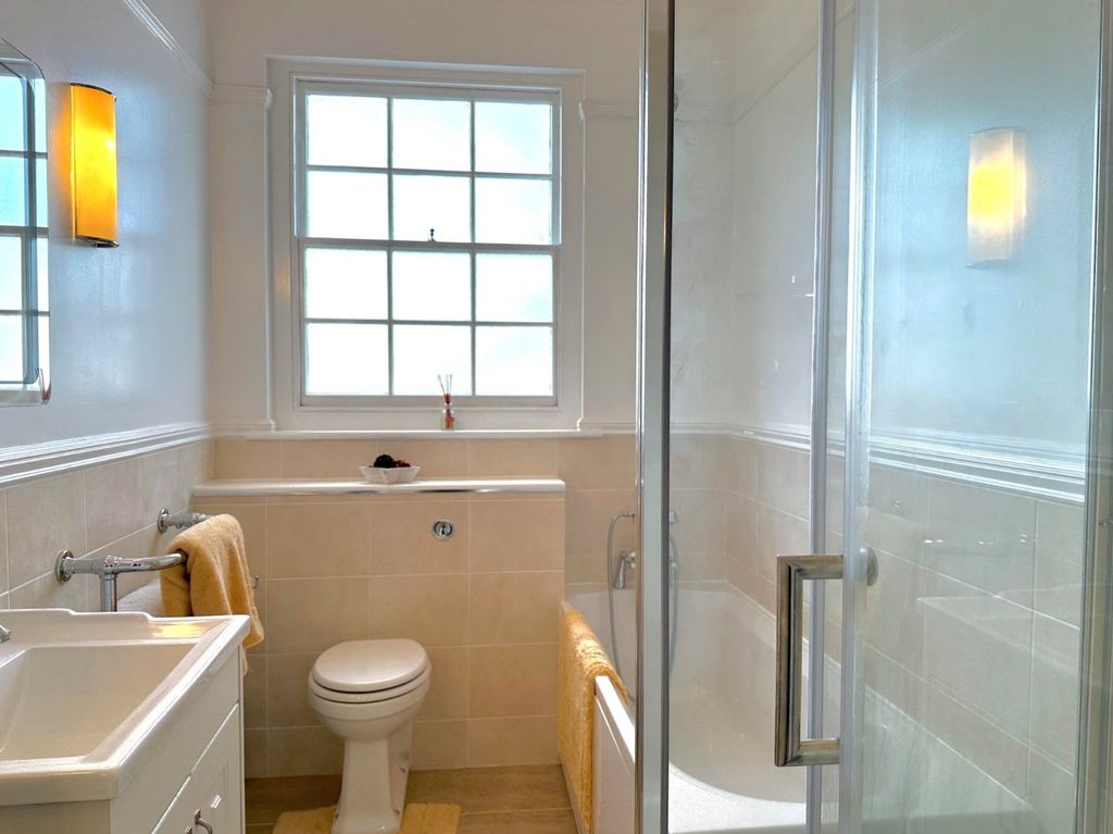 Additional image 9 of 2 bed flat for saleLeelands House, Grams Road, Walmer, Kent CT14