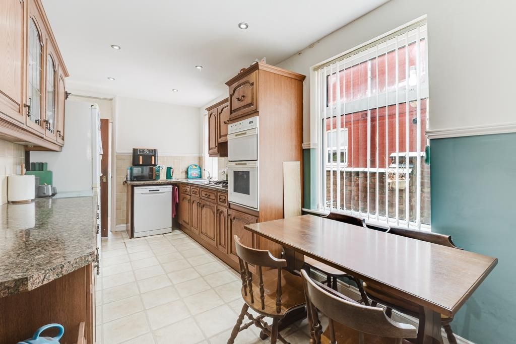 Property photo 3 of 28 7 Roundhill Road, Kettering-9.Jpg