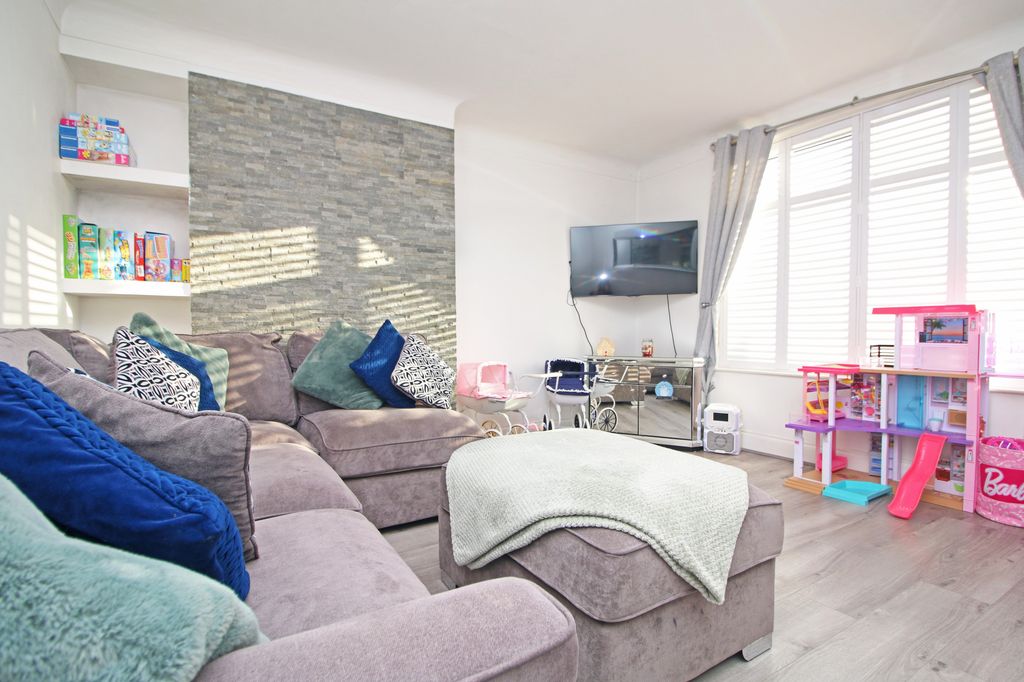 Property photo 3 of 22