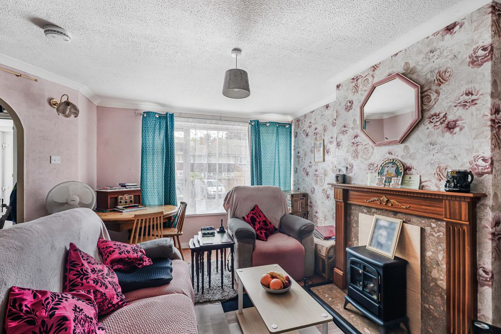 Property photo 2 of 16