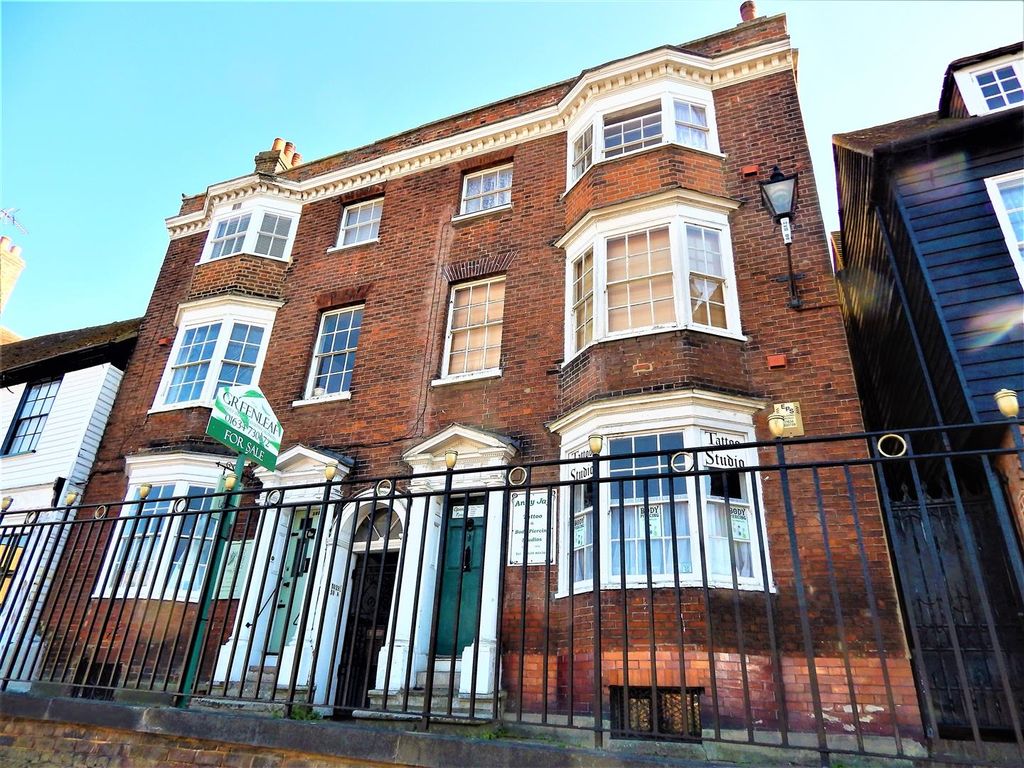 Property photo 1 of 12 Top Flat
