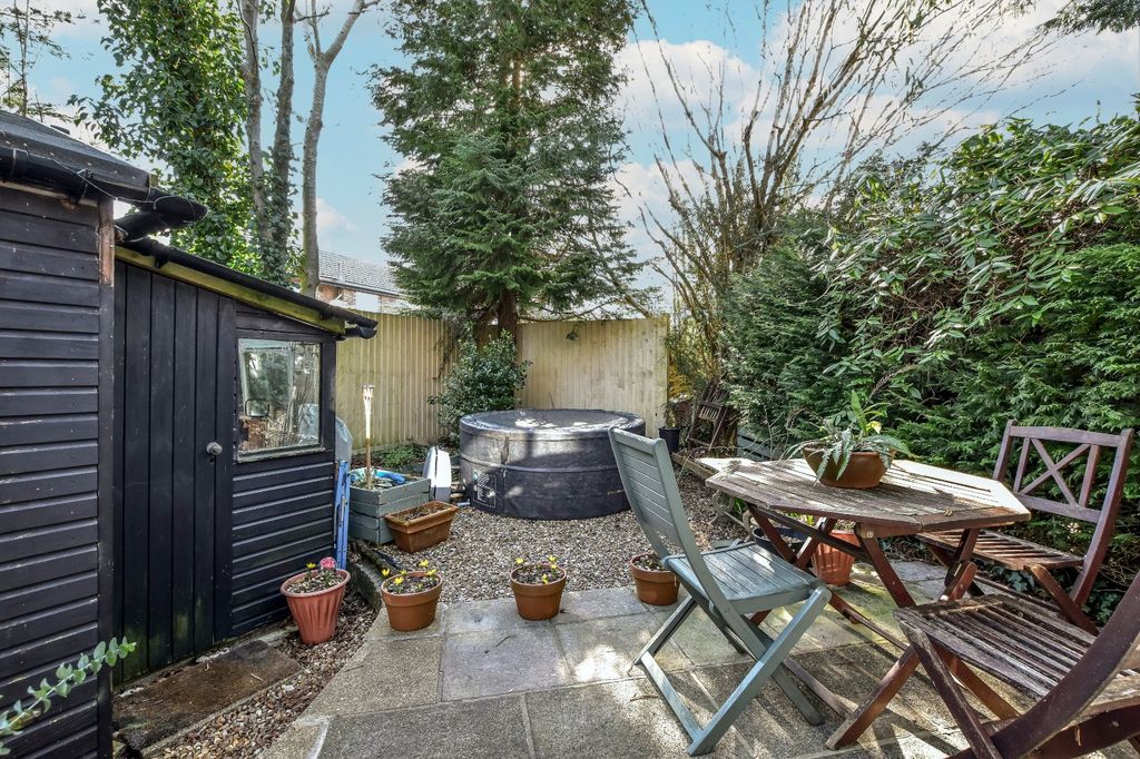 Property photo 2 of 16 Garden