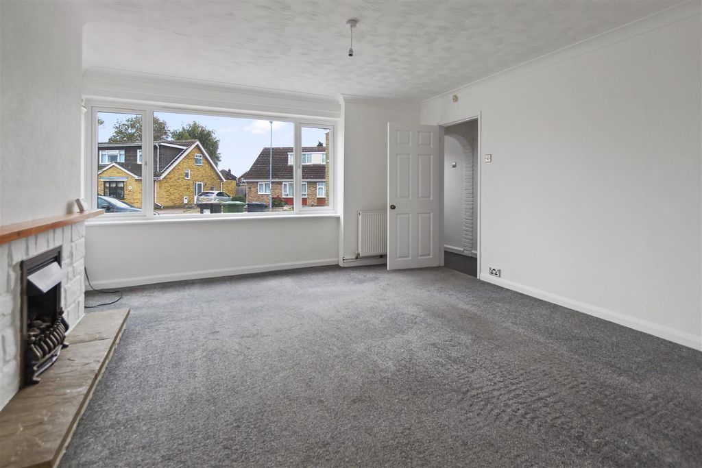 Property photo 2 of 22 Lounge