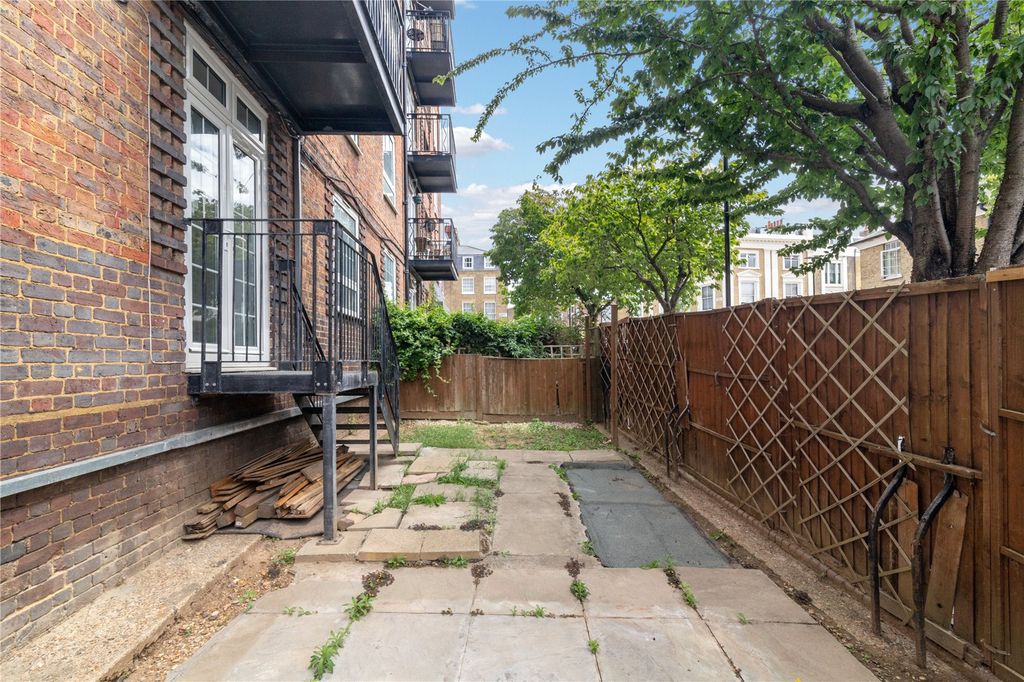 Property photo 2 of 8