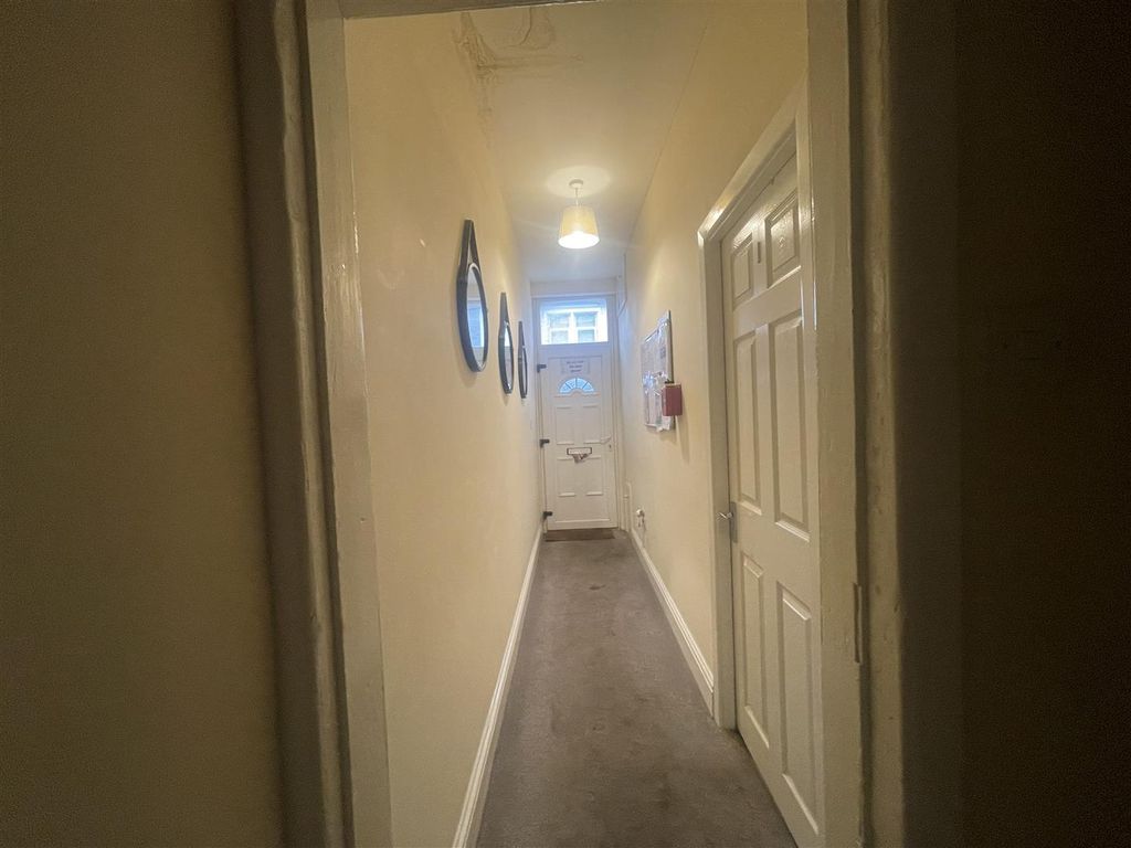 Property photo 2 of 8 Hallway