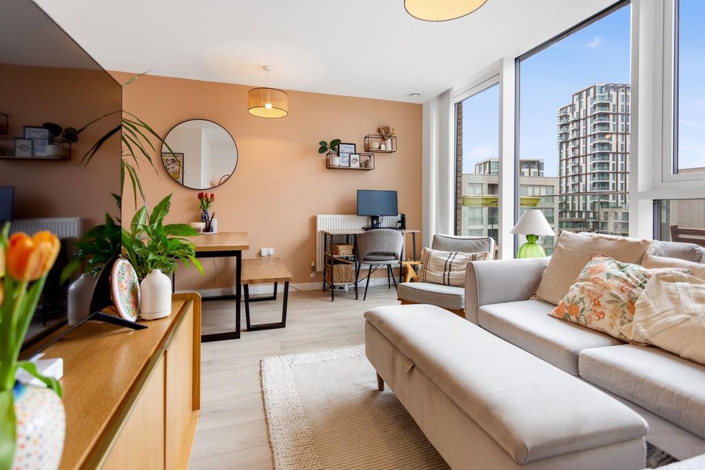 Property photo 3 of 17 Reception