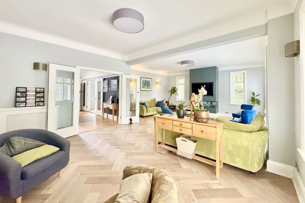 Property photo 3 of 40