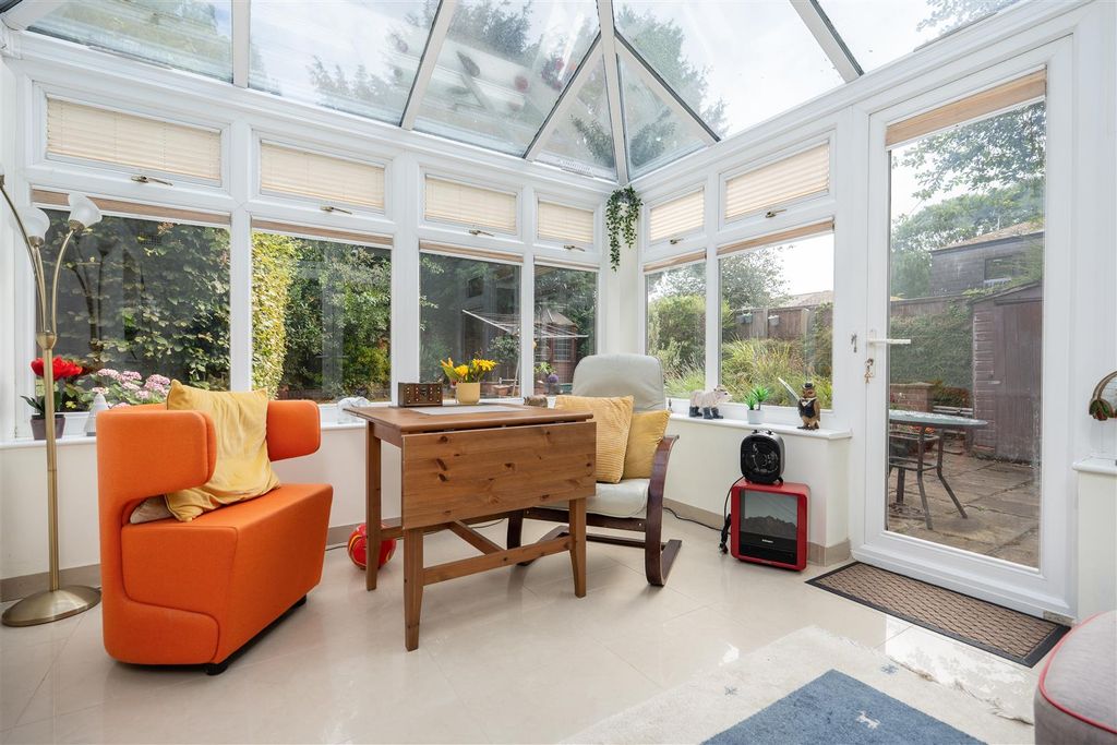 Property photo 3 of 24 Conservatory