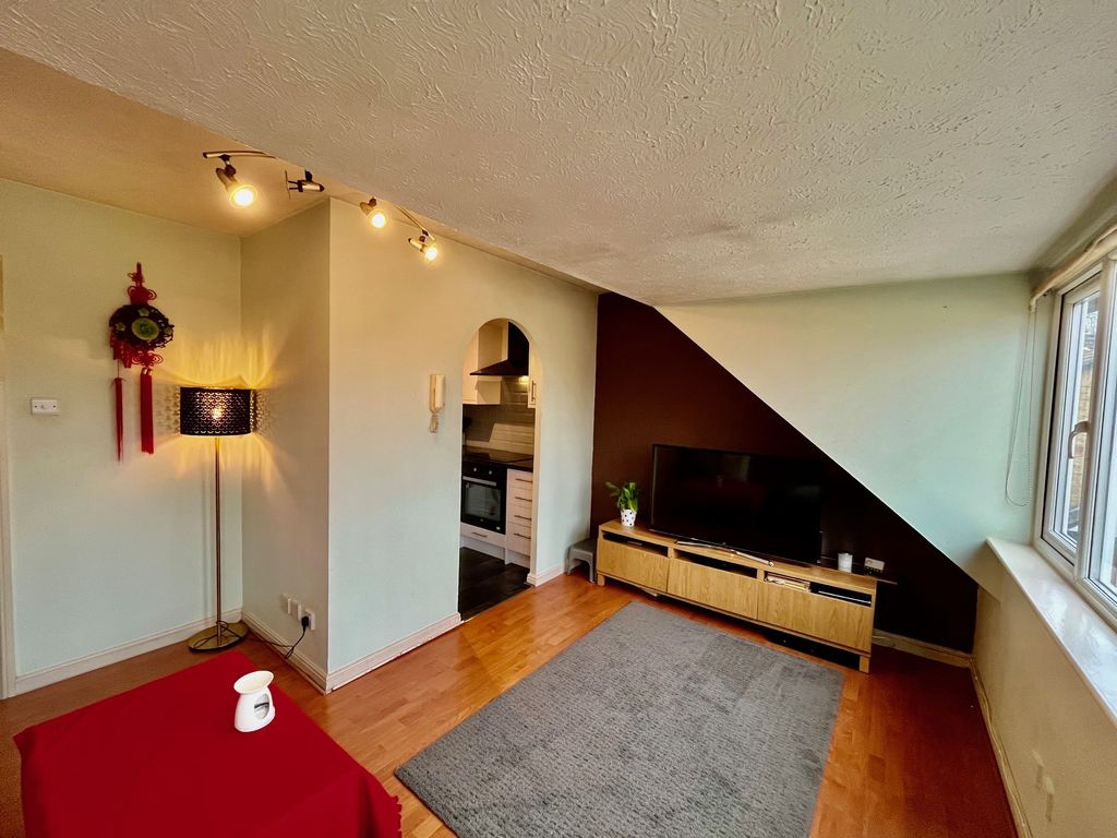 Property photo 2 of 10 Lounge2