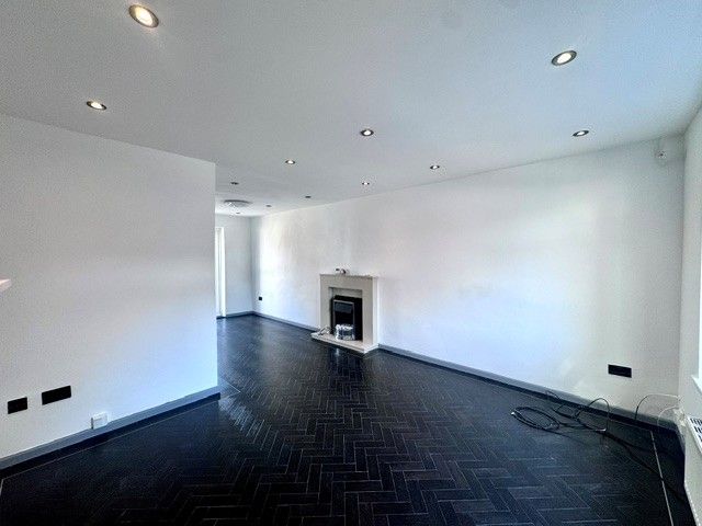 Property photo 2 of 14 Lounge