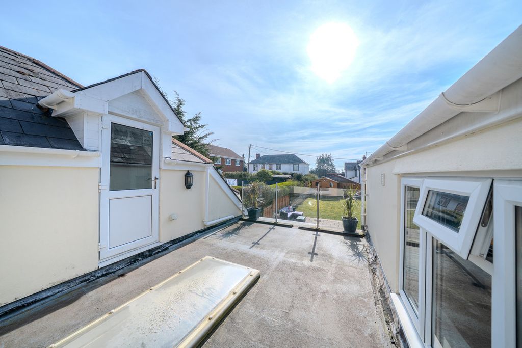 Property photo 3 of 34