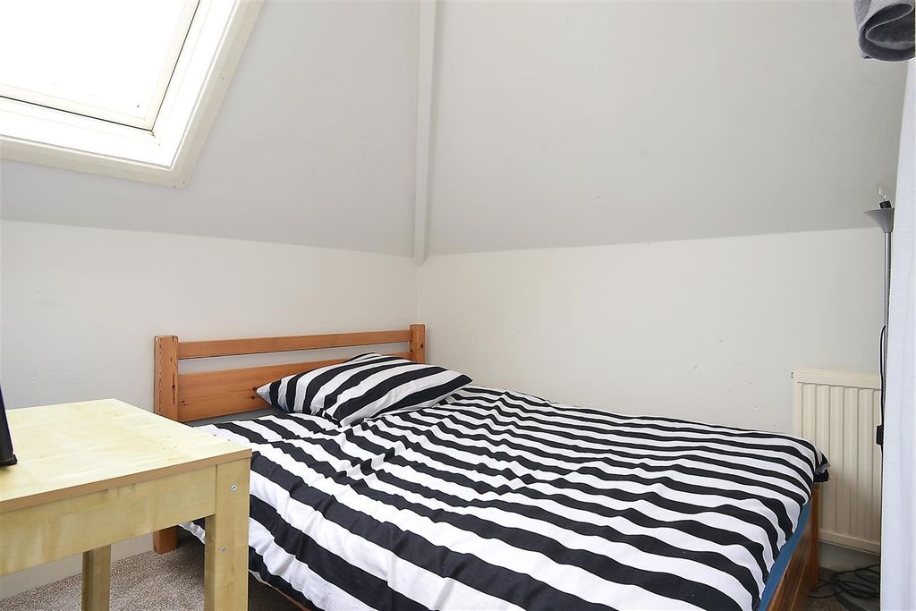 Property photo 3 of 6 Bedroom