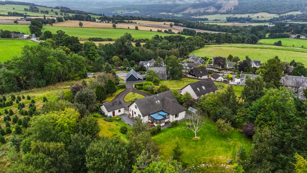 Property photo 3 of 37 Dji_20250903120502_0429_D-2-Edit