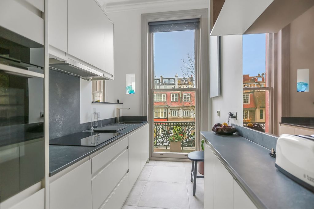 Property photo 3 of 34