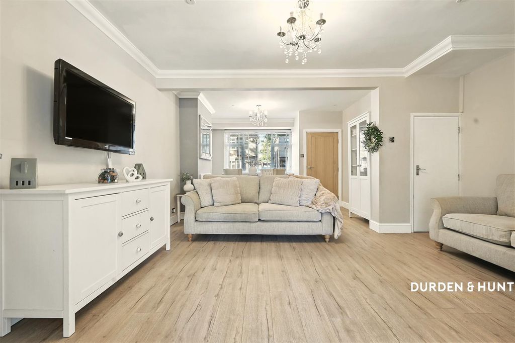 Property photo 3 of 29 Oliver Road