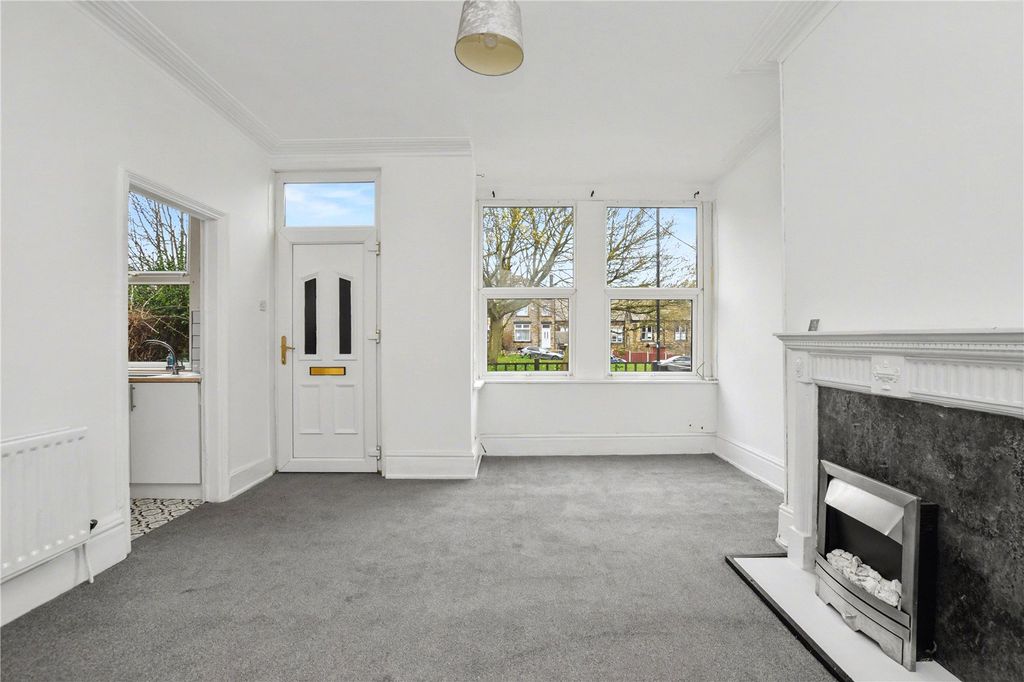 Property photo 2 of 13 Picture No. 11