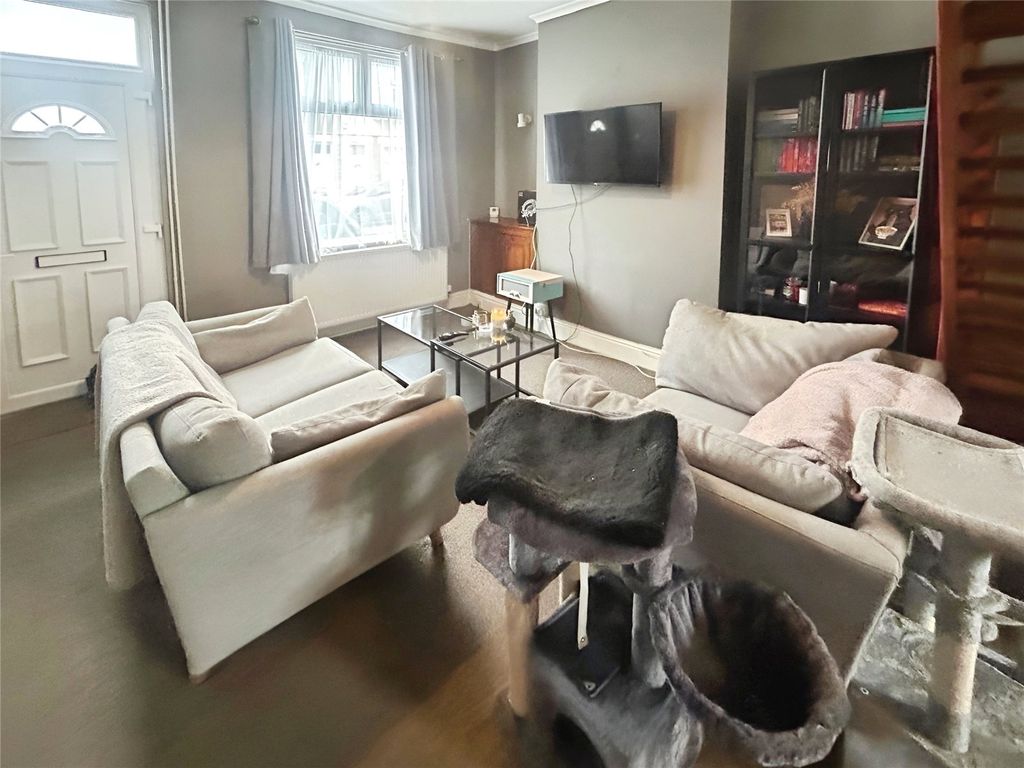 Property photo 3 of 15 Lounge