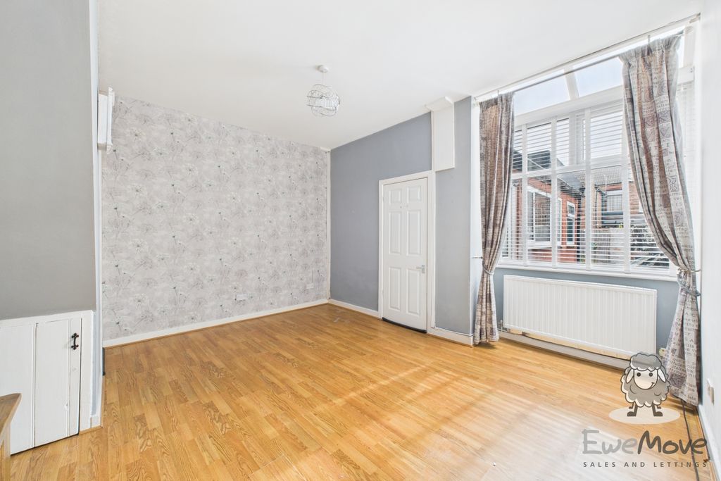 Property photo 3 of 11 9