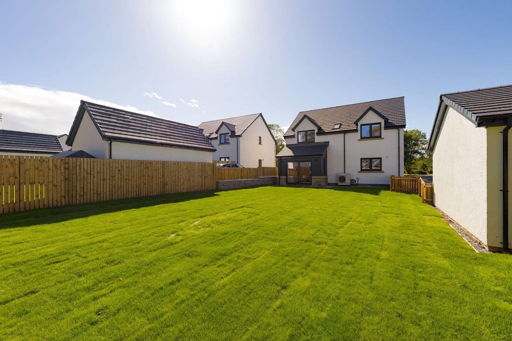 Property photo 2 of 18 Image