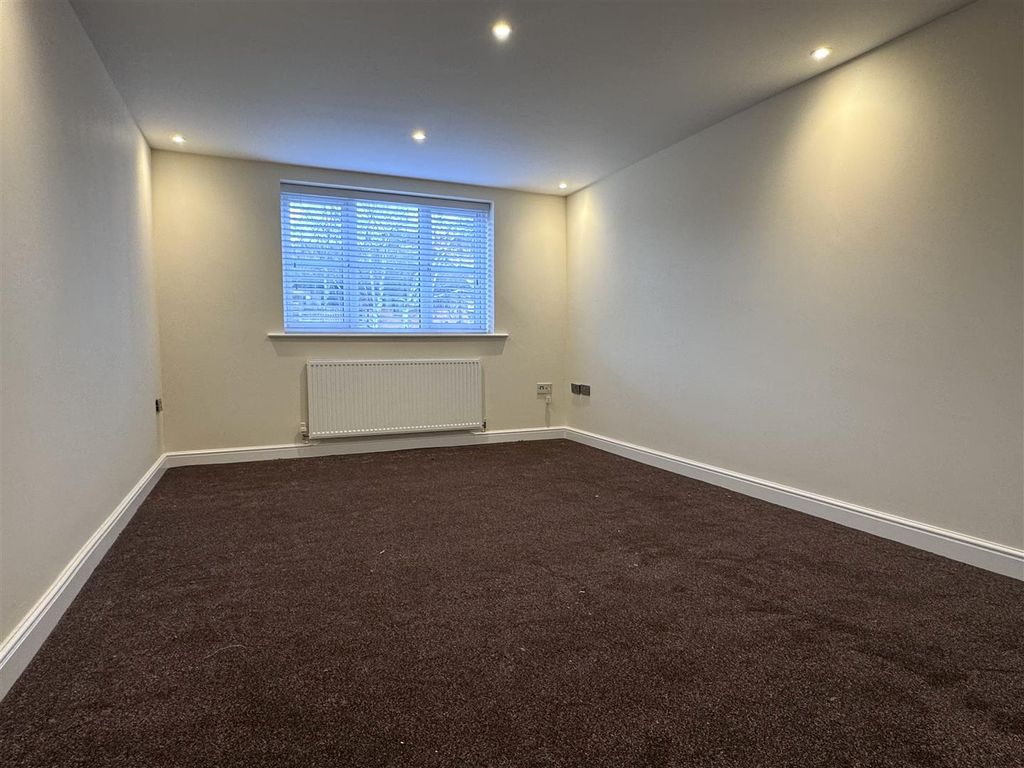 Property photo 3 of 15 Lounge Dining