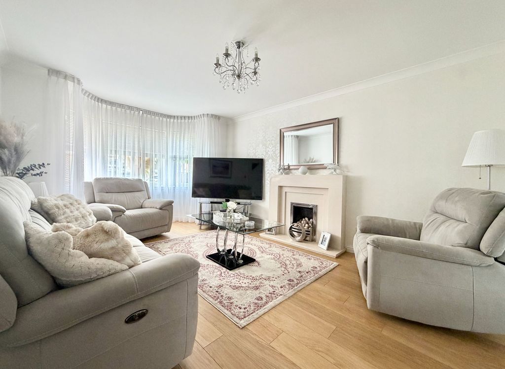 Property photo 2 of 33