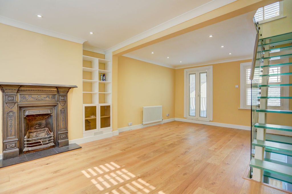 Property photo 2 of 24