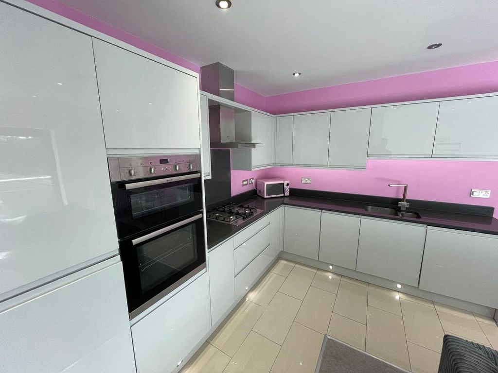 Property photo 3 of 10 Picture No. 05