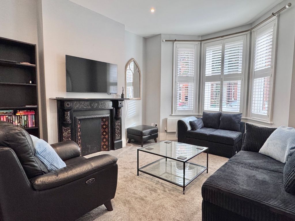 Property photo 2 of 10 Living Room