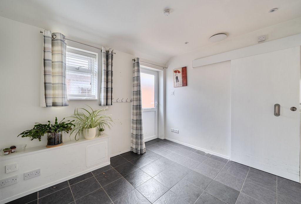 Property photo 3 of 19 1484798-1-6A42779...