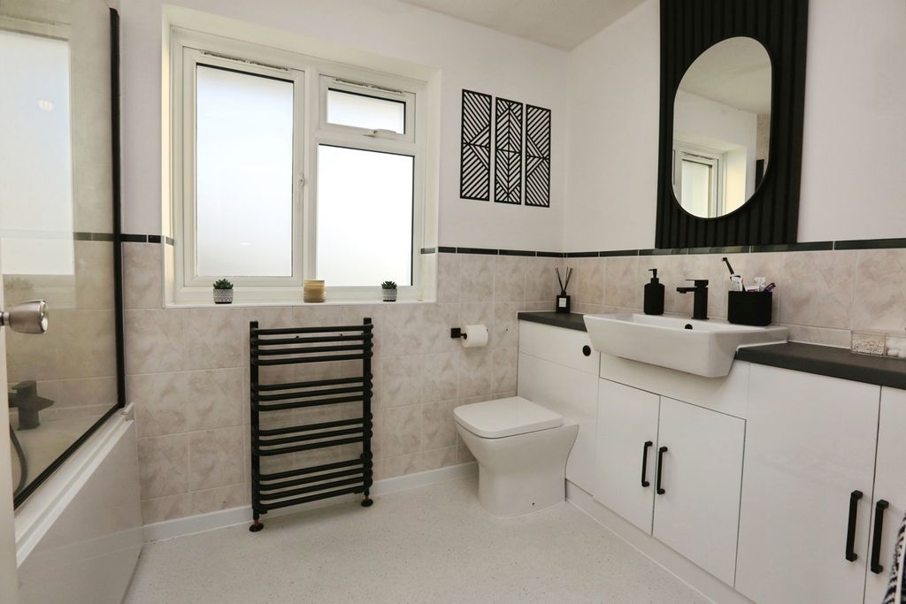 Property photo 2 of 19 Photo